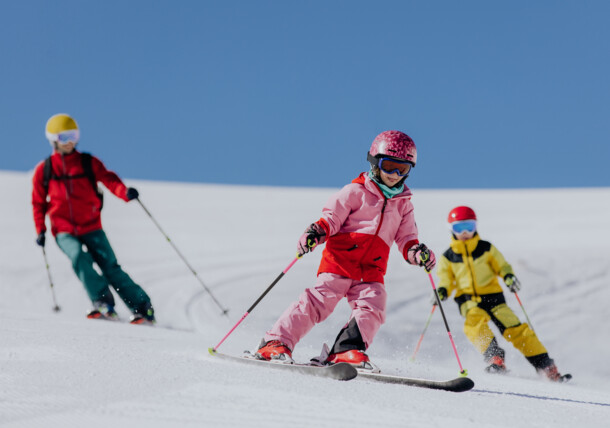     Family skiing at Krippenstein mountain in Obertraun 